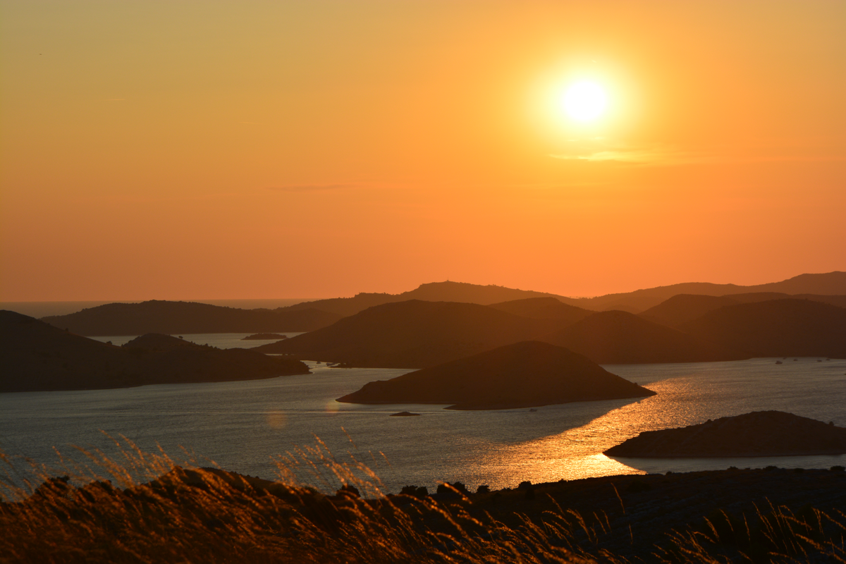 Sonnenuntergang von kleiner kroatischen Insel