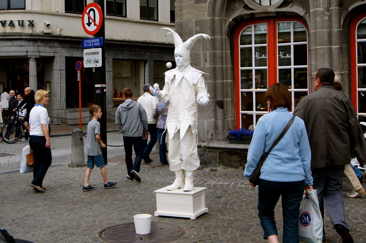 Dans la rue ... un jongleur