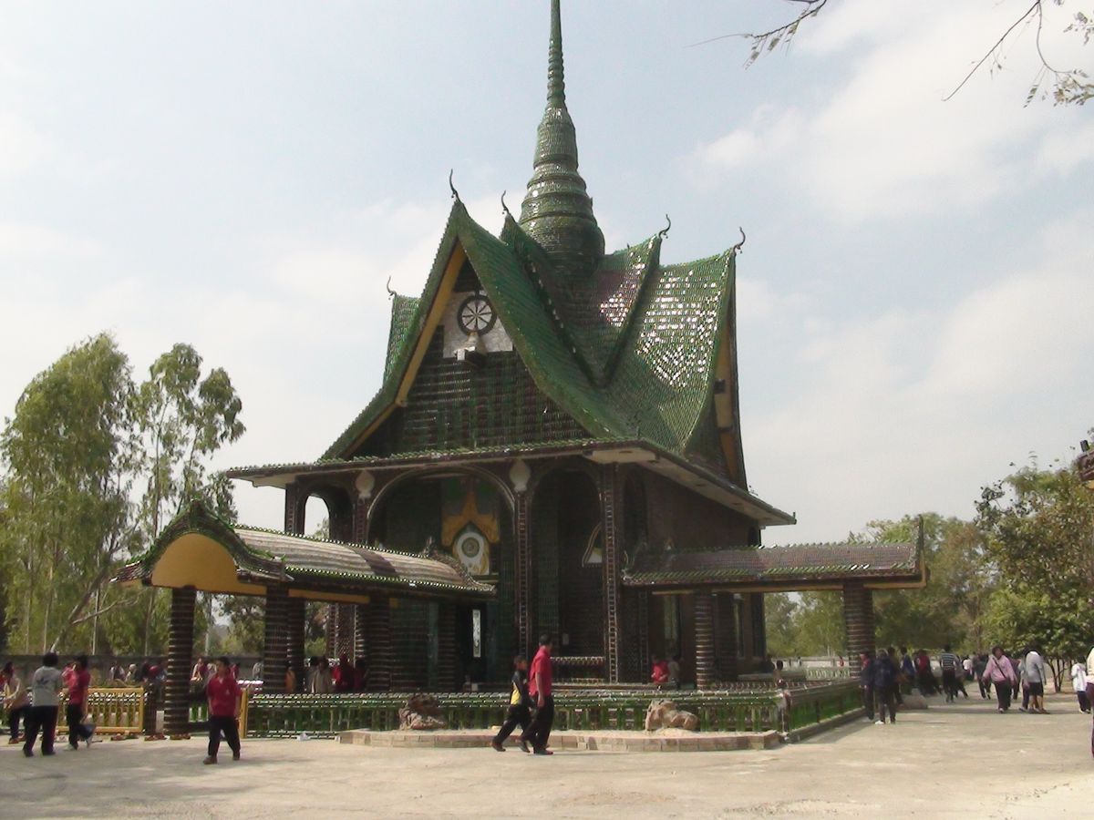 Flaschentempel Sisaket