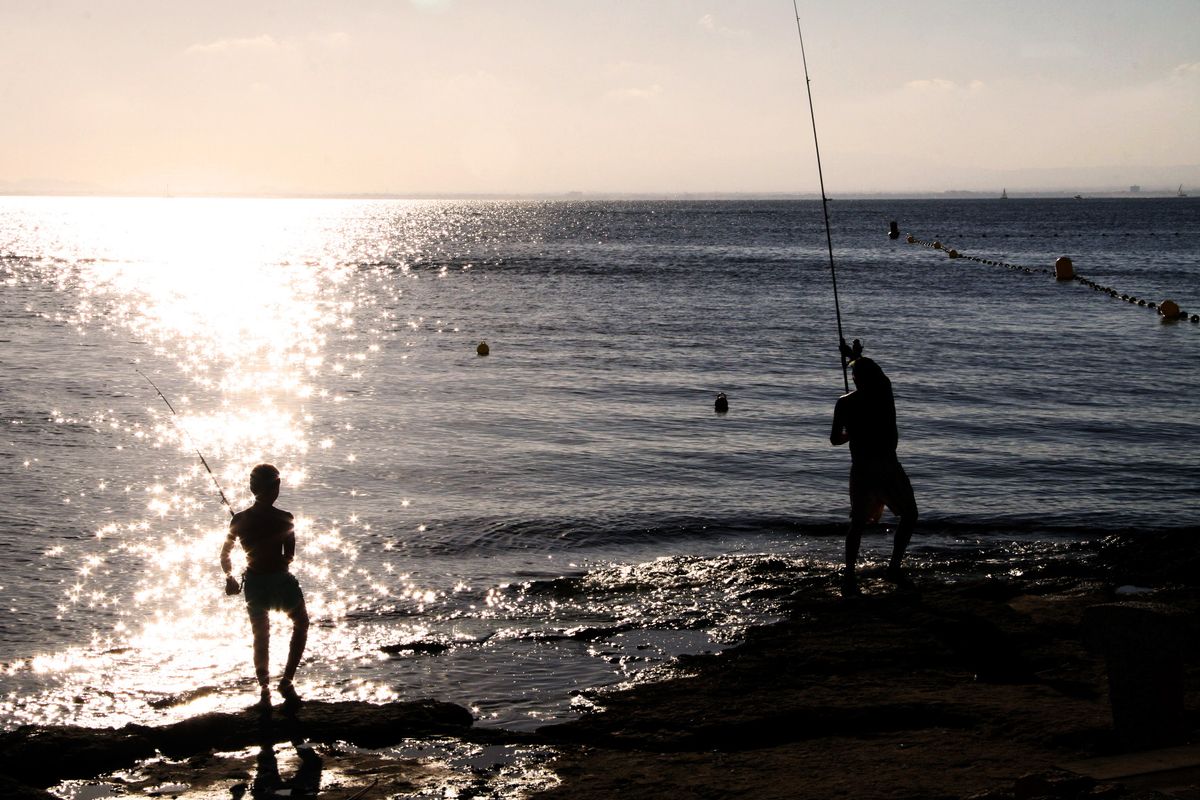 Atardecer pescando a veleta.