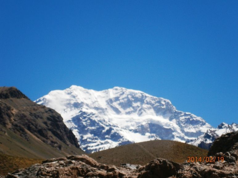 Aconcagua mountain, 6.960,8, the highest in the south hemisphere and the 2nd highest in the world ((Argentina)