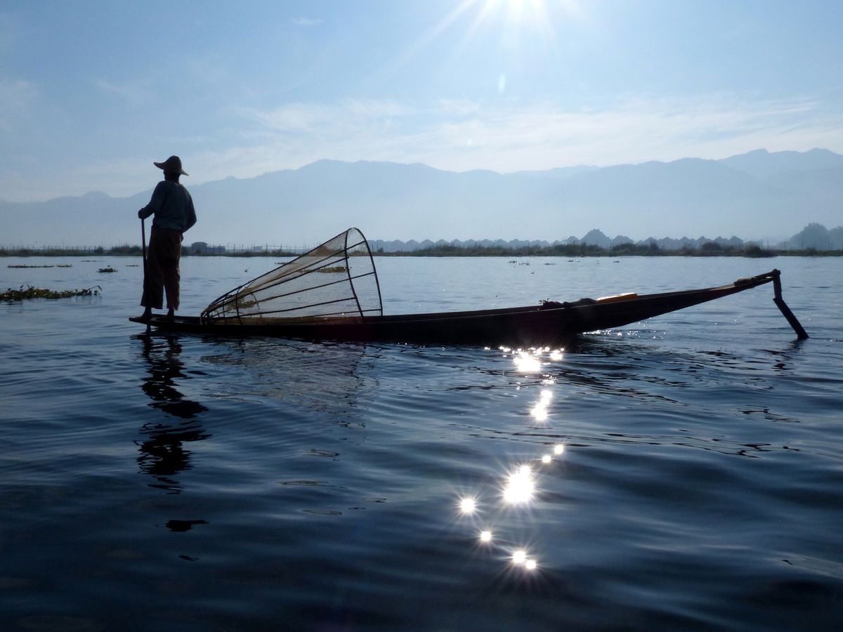 Visser op Inle meer Myanmar 2